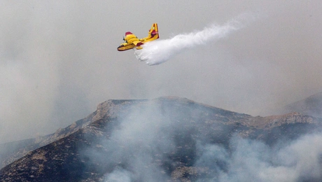 Αεροσκάφος σε κατάσβεση φωτιάς