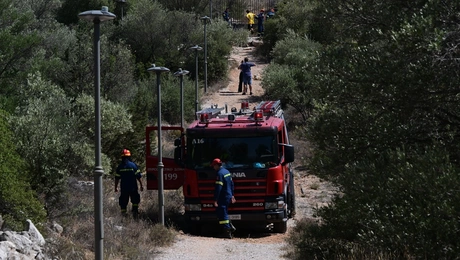 Η πυροσβεστική στη φωτιά στον Υμηττό