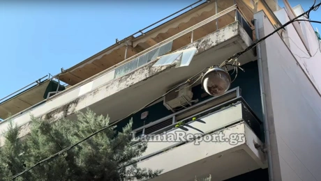 Το τζάμι που αποκολλήθηκε στην πολυκατοικία