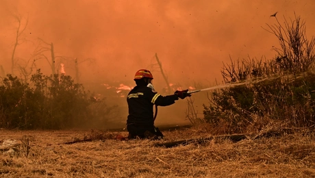 Πυροσβέστης φωτιά Δροσοπηγή
