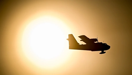 Πυροσβεστικό αεροσκάφος σε φωτιά