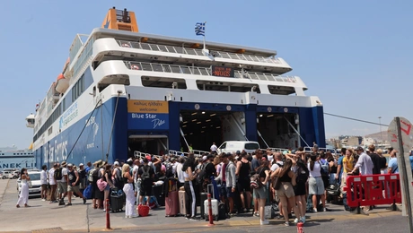 Πλοίο σε λιμάνι