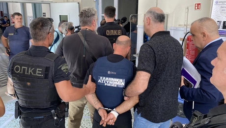 Ο γυναικοκτόνος οδηγείται στον εισαγγελέα