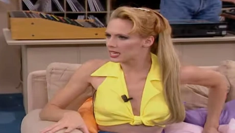 Δύο Ξένοι Εβελίνα Παπούλια