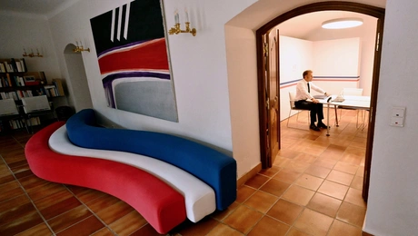 Ο Μακρόν σε τηλεδιάσκεψη