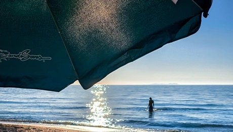 Άτομο σε παραλία