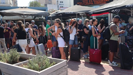 Πειραιάς-επιβάτες-πλοια