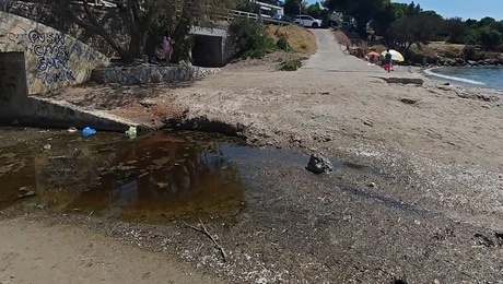 Σαρωνίδα παραλία