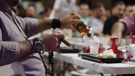 Στο σύμπαν του ελληνικού πανηγυριού