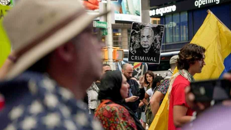 Times_Square_netaniaxou