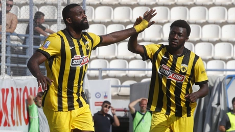 Ο Πιερό πανηγυρίζει το γκολ της ΑΕΚ