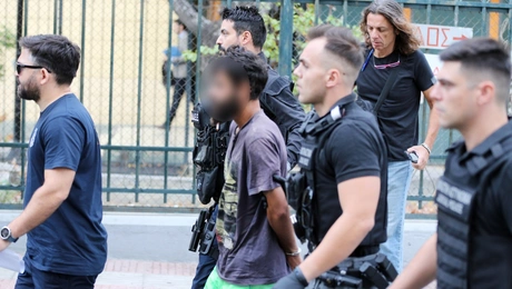 Μεταγωγή του 32χρονου από το Αιγάλεω