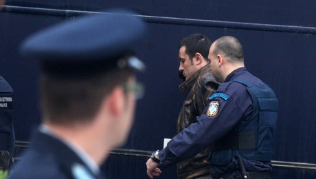 Ο Αλκέτ Ριζάι οδηγείται στις φυλακές