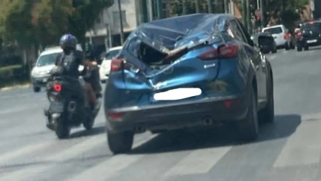 Τρακαρισμένο αυτοκίνητο στην Αθήνα