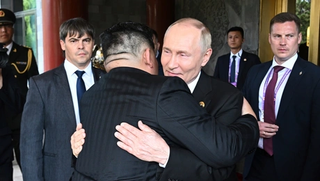 Ο Βλαντίμιρ Πούτιν με τον Γιονγκ Ουν