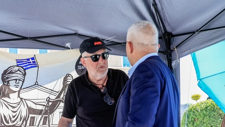 Ο Δημήτρης Οικονομόπουλος στο Σύνταγμα