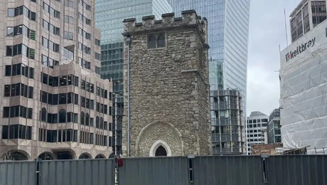 Ο μεσαιωνικός πύργος της εκκλησίας All Hallows Staining