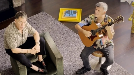 Ο Φοίβος Δεληβοριάς και ο Γιώργος Μαζωνάκης