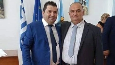 Ο Γιώργος Σταμούλος, δεξιά, με τον δήμαρχο Μαντουδίου