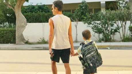 Ο Γιώργος Μακρής με τον γιό του.