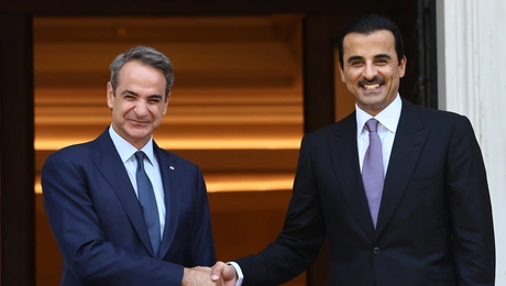 Ο Κυριάκος Μητσοτάκης με τον Εμίρη του Κατάρ