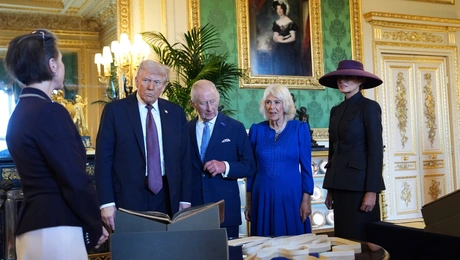 Η Μελάνια Τραμπ σε επίσκεψη στη Βρετανία