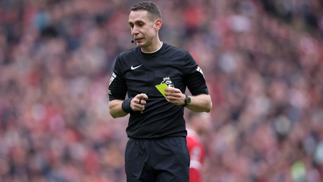 Ο Ντέιβιντ Κουτ, διαιτητής στην Premier League