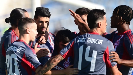 Οι παίκτες του Ολυμπιακού πανηγυρίζουν