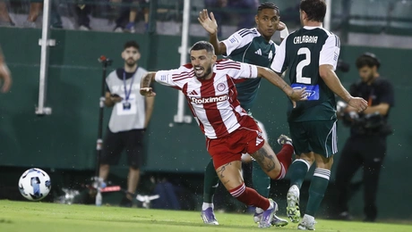 Ο Καμπελά του Ολυμπιακού πέφτει στην περιοχή του Παναθηναϊκού