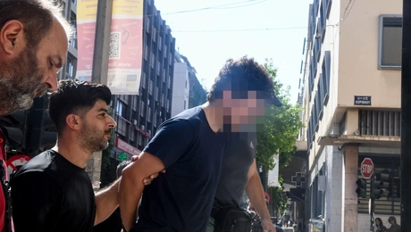 Μεταγωγή 25χρονου για τη φωτιά στην Πάτρα