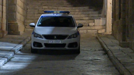 Περιπολικό της ΕΛΑΣ στην Τήνο