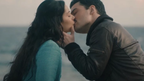 Το Σπίτι Δίπλα Στο Ποτάμι