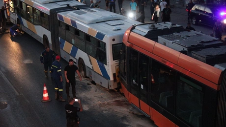 τραμ λεωφορειο συγκρουση