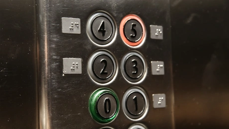 Κουμπιά ορόφων σε ασανσέρ