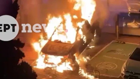 Η φωτιά στα αυτοκίνητα στη Νέα Φιλαδέλφεια