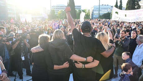 Ο Πάνος Ρούτσι με το πλήθος για το Global Sumud Flotilla