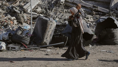 Παλαιστίνια μητέρα και παιδί στη Γάζα