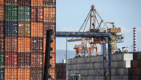 Κοντέινερ στο λιμάνι του Πειραιά