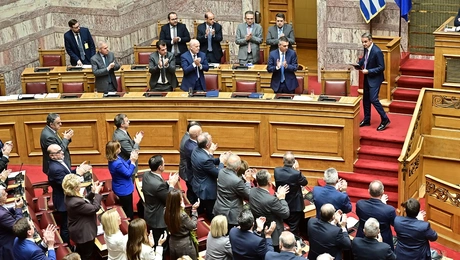 Κυριάκος Μητσοτάκης Βουλή χειροκροτήματα