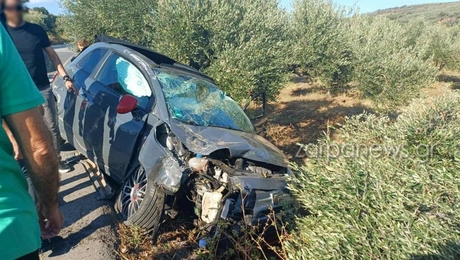 Το ΙΧ μετά τη σύγκρουση με το δέντρο τροχαιο χανια