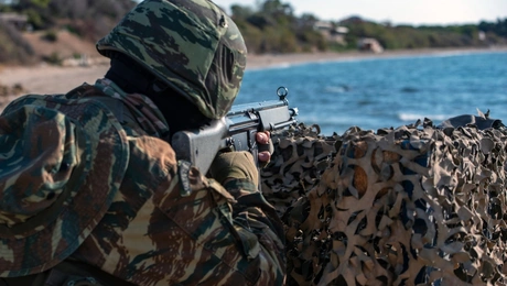 Στρατιώτης