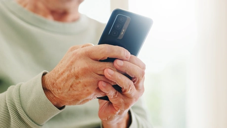 άντρας με κινητό