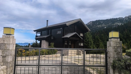 Το σαλέ όπου σκότωσαν τον Λάλα στην Αράχωβα