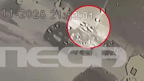 Ο επιχειρηματίας ενώ περνά από τη Βουλιαγμένης