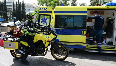 Μοτοσικλέτα του ΕΚΑΒ ανταποκρίνεται σε...τροχαίο με ασθενοφόρο