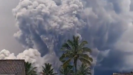 Eκρηξη ηφαιστείου στην Ινδονησία
