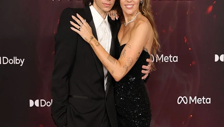 Μάιλι Σάιρους και Μαξ Μοράντο