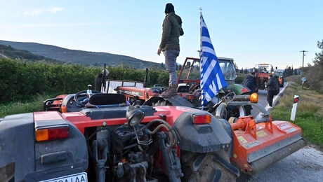 Αγρότες στα μπλόκα