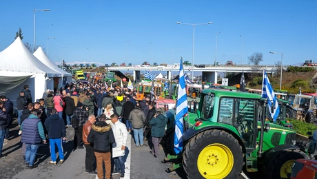 Συνέλευση αγροτών στο μπλόκο της Νίκαιας