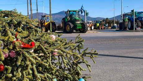 Αγρότες από τη Χαλκιδική αποχωρούν από το μπλόκο στα Πράσινα Φανάρια